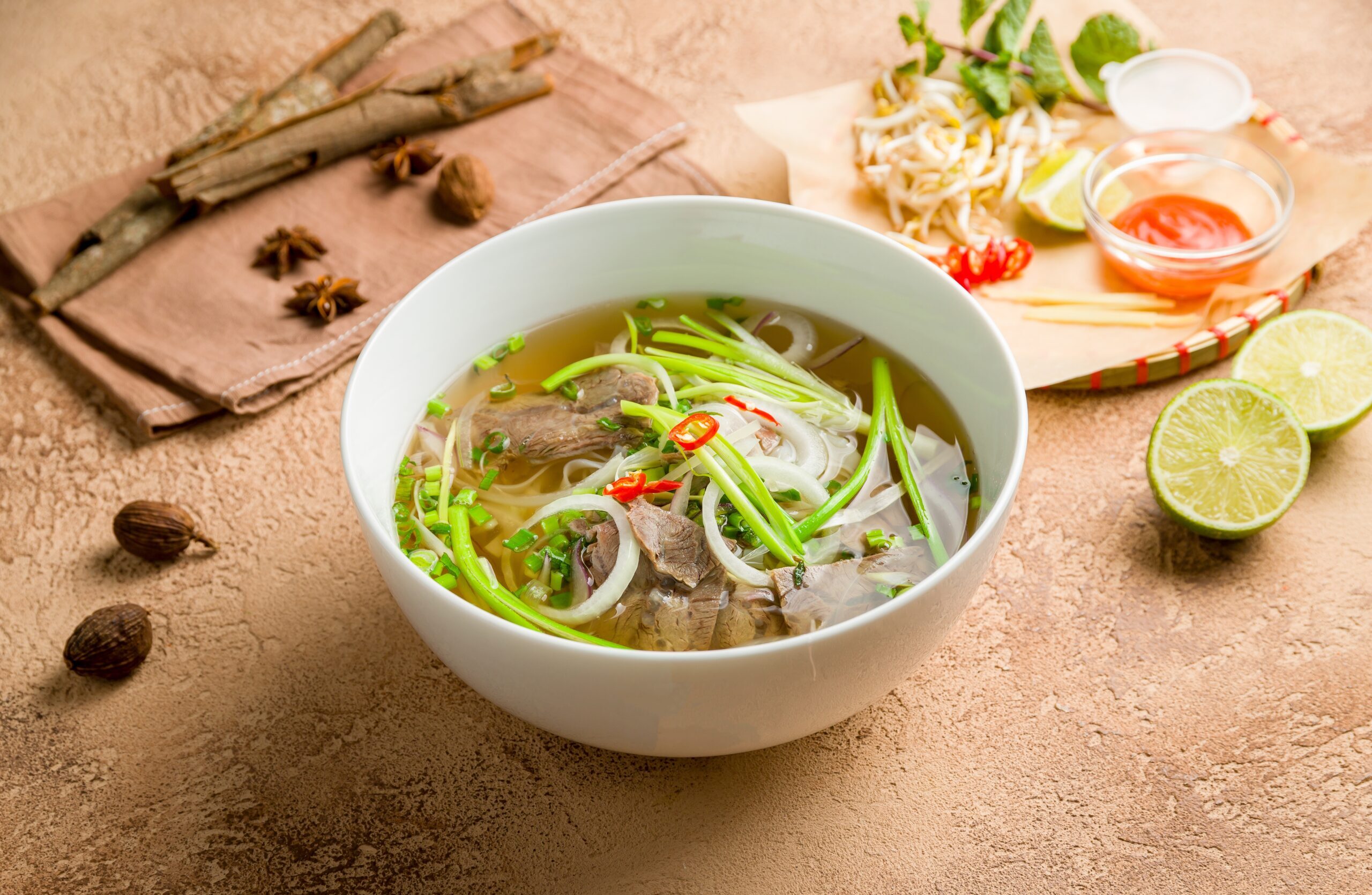 Soup,Pho,Bo,With,Beef,,Onion,And,Noodles